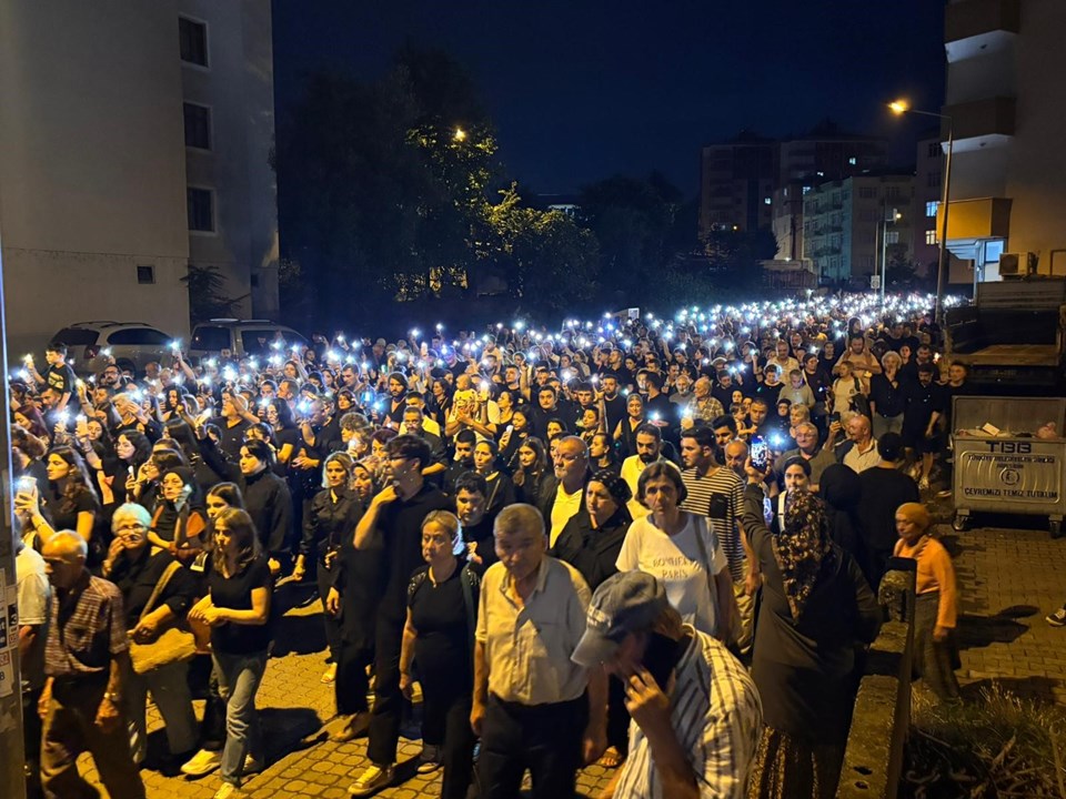 Trabzon'da Sinem Somun anısına "Karanlığa Işık" yürüyüşü - Son Dakika Türkiye Haberleri | NTV Haber