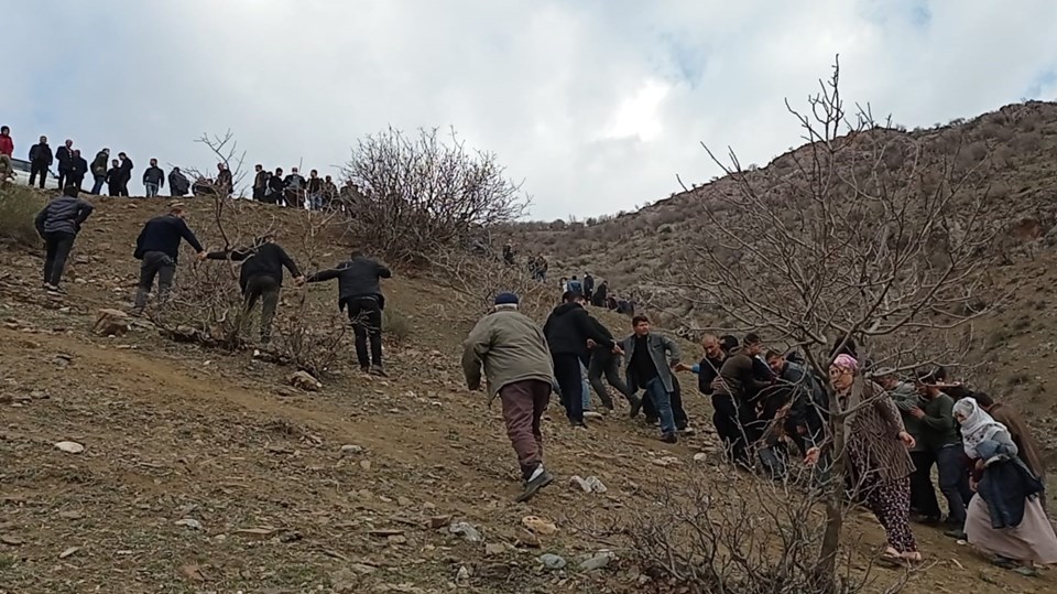 Batman'da öğrencileri ve işçileri taşıyan servis devrildi: 2 ölü, 24 yaralı - 4