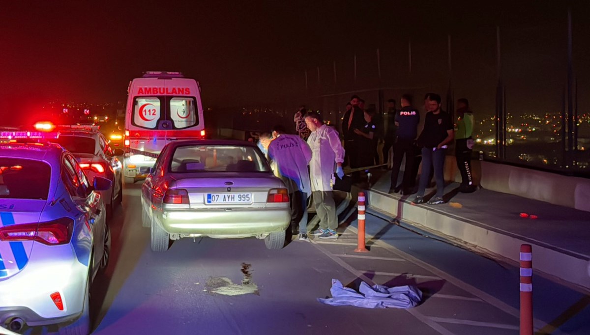 Kamyonete tutunup patenle ilerlemeye çalıştı: Otomobilin altında can verdi Kamyonete tutunup patenle ilerlemeye çalıştı: Otomobilin altında can verdi