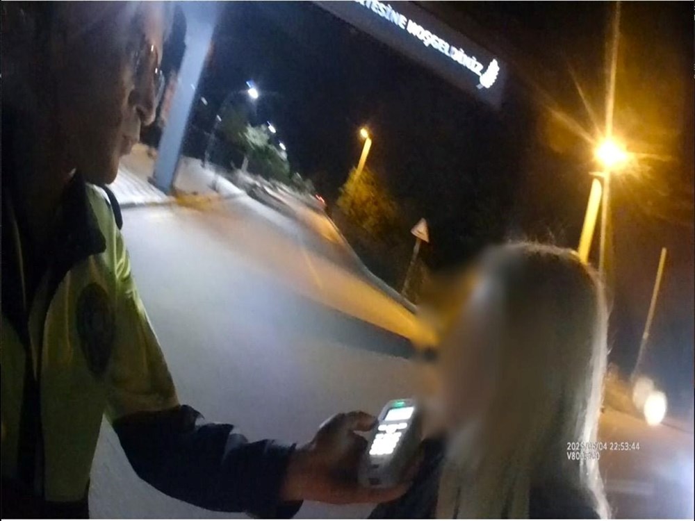 Ehliyetine 2043'e kadar el konulmuştu: Direksiyon başına geçip sosyal medyadan canlı yayın açtı - 1