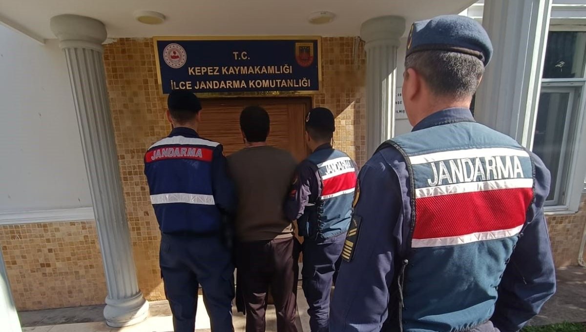 Villada saklanan suç makinesi, jandarmanın operasyonuyla yakalandı Villada saklanan suç makinesi, jandarmanın operasyonuyla yakalandı