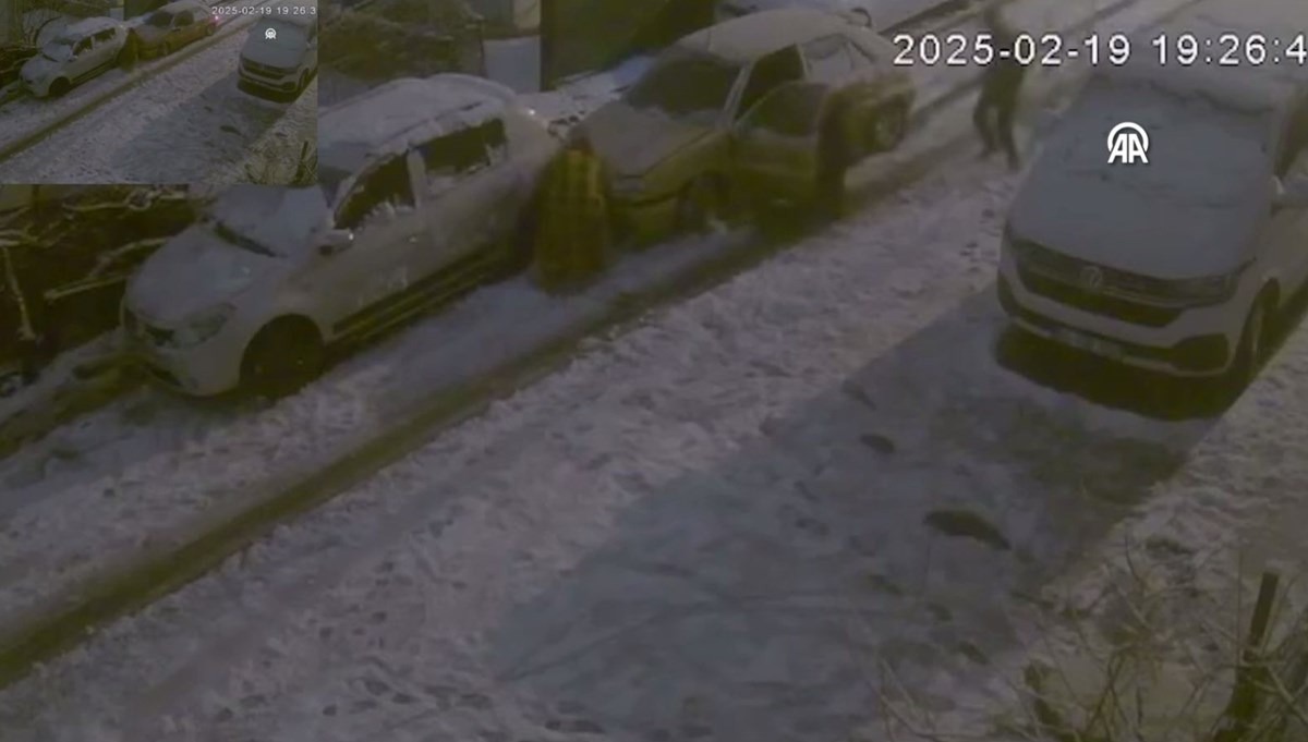 Karlı yolda kayan araç çocuğu sürükledi