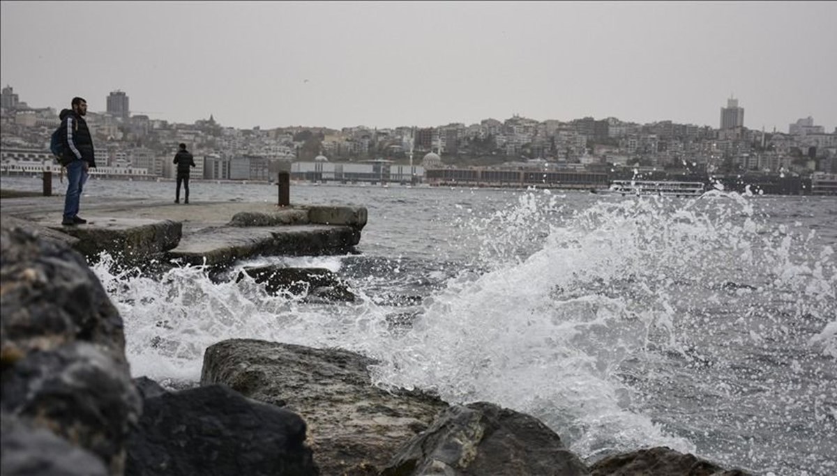 İstanbul'da bazı vapur seferlerine fırtına engeli