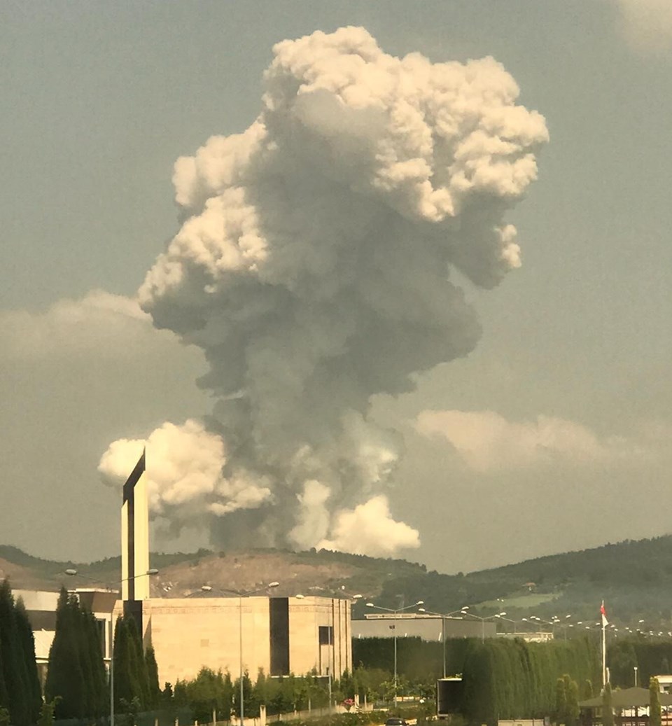SON DAKİKA: Sakarya Hendek'te havai fişek fabrikasında patlama: 4 can kaybı, 3 kayıp - 3