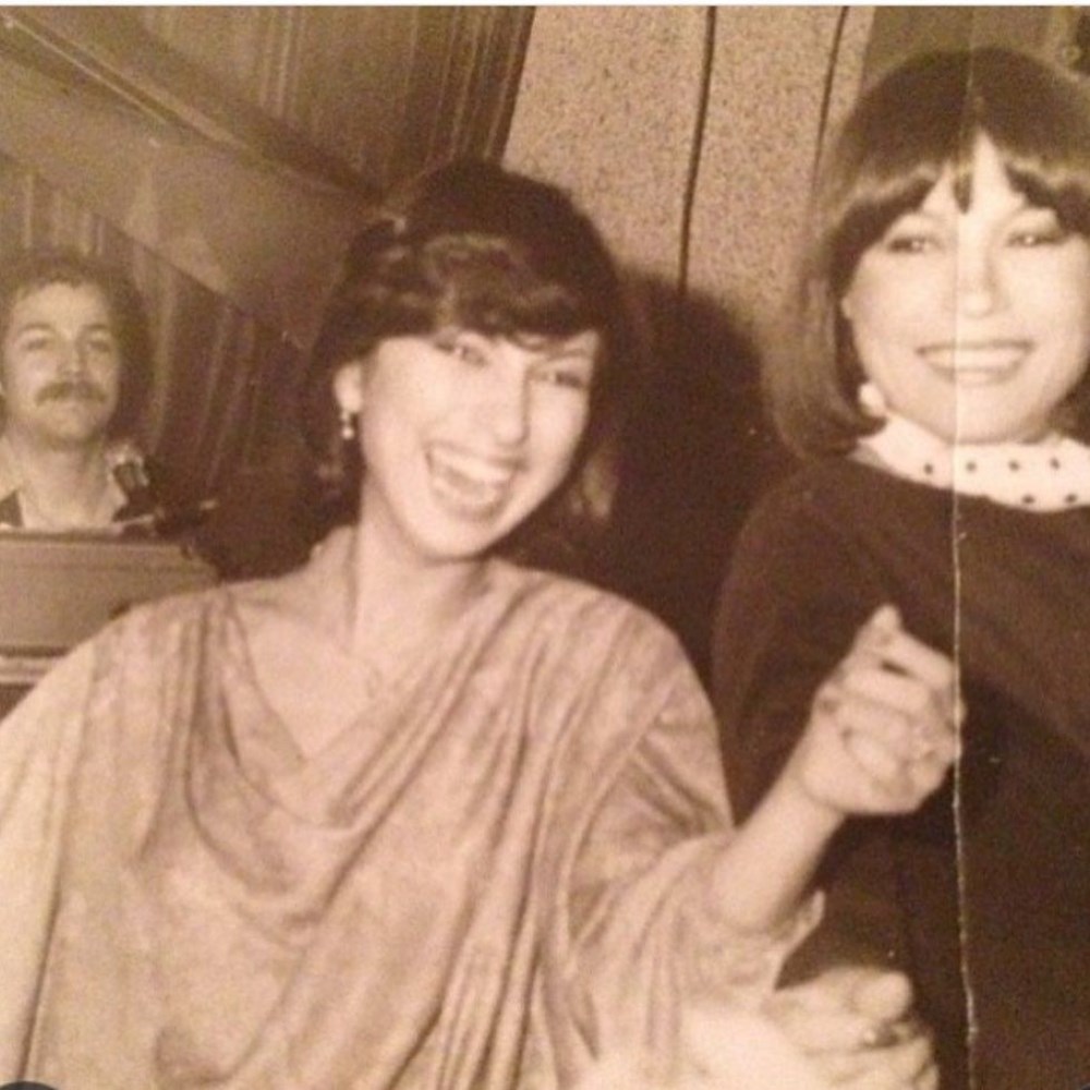 Su Burcu Yazgı Coşkun'dan nostaljik kare (Ünlülerin çocukluk ve gençlik halleri) - 200