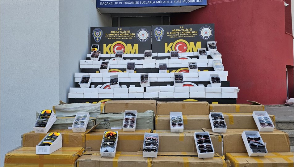 Adana'da 12 bin kaçak güneş gözlüğü ele geçirildi