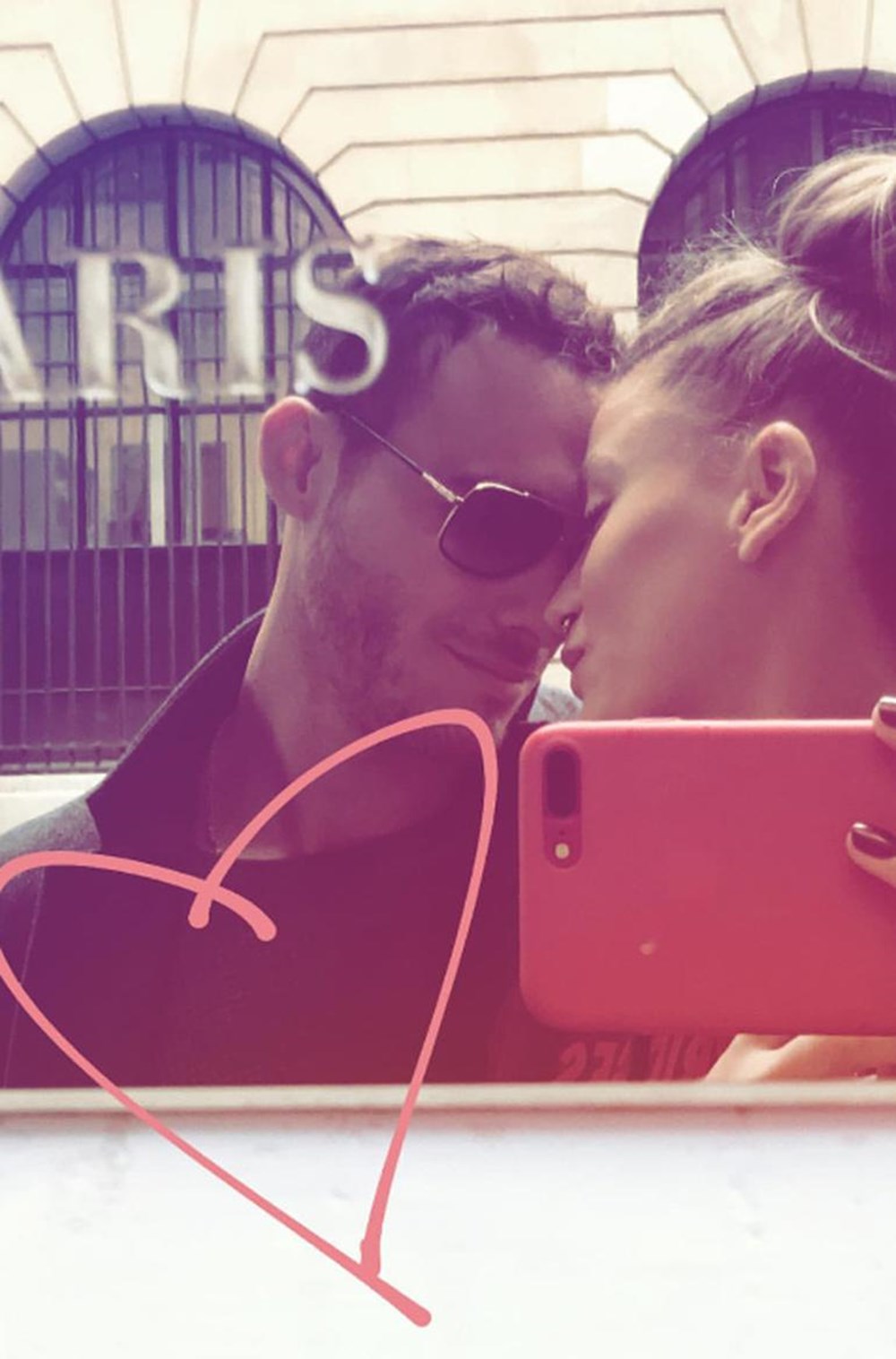 Serenay Sarıkaya ile Kerem Bursin�in Paris pozu (Instagram�da ünlüler