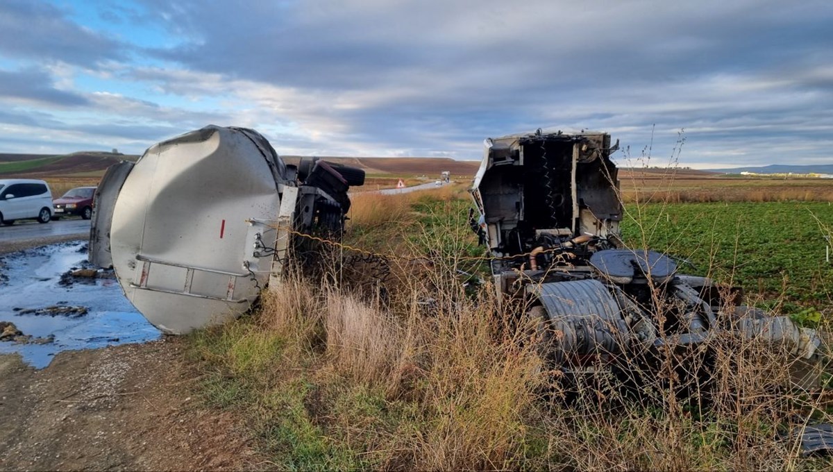 Minibüsle tanker çarpıştı: 1 ölü, 18 yaralı