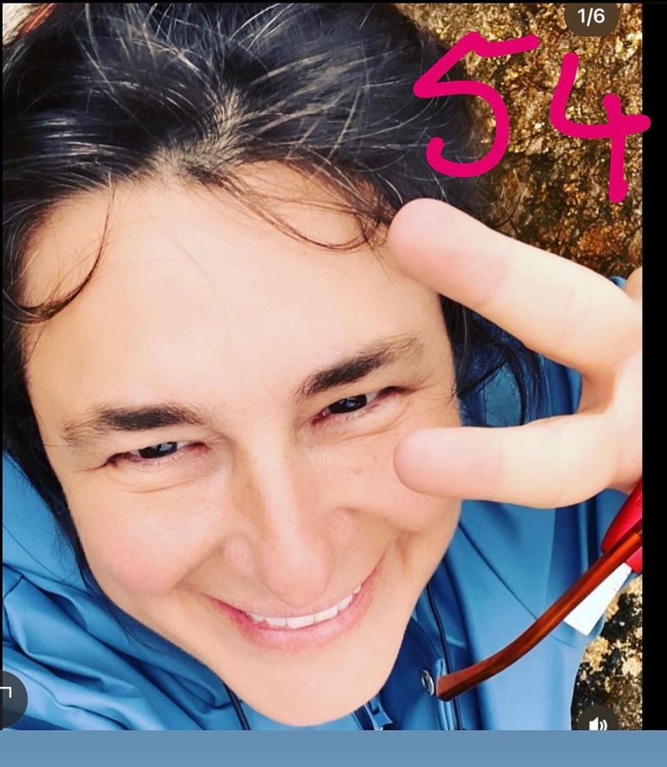 Esra Dermancıoğlu takipçilerini geçmişe götürdü: Çok güzeliz - 3