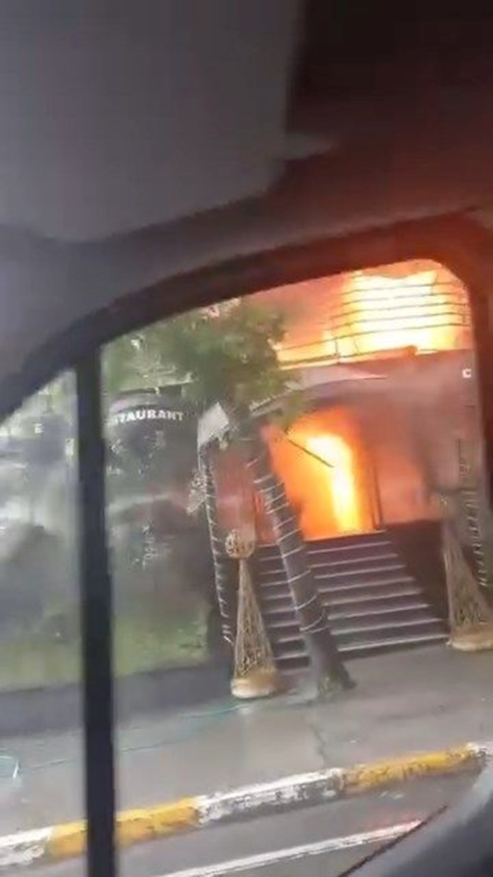 Esenyurt'ta yangın paniği: 132 daireli bina tahliye edildi 72