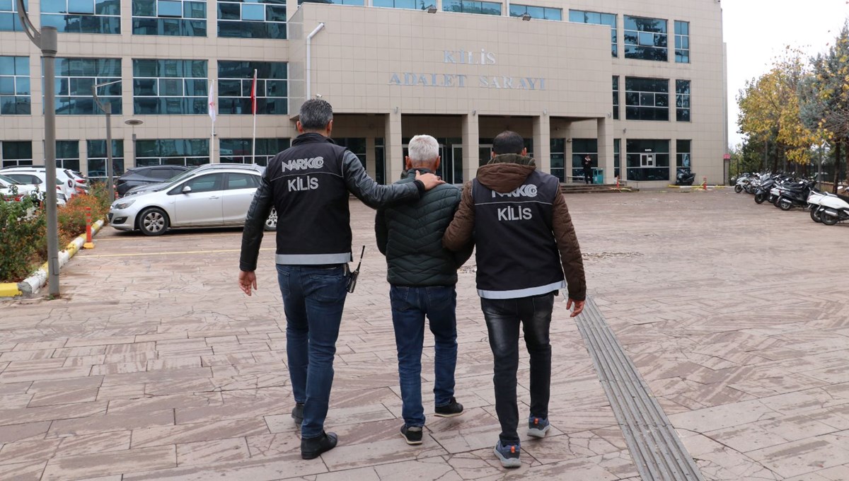 Kilis'te 2 bin 986 sentetik uyuşturucu hap ele geçirildi Kilis'te 2 bin 986 sentetik uyuşturucu hap ele geçirildi