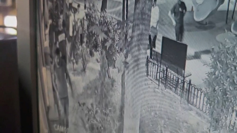 Çocuk parkında skandal görüntüler: Mahalleliden sapığa dayak - 4