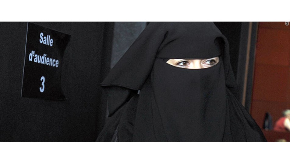 Fransa’da peçeye ilk ceza