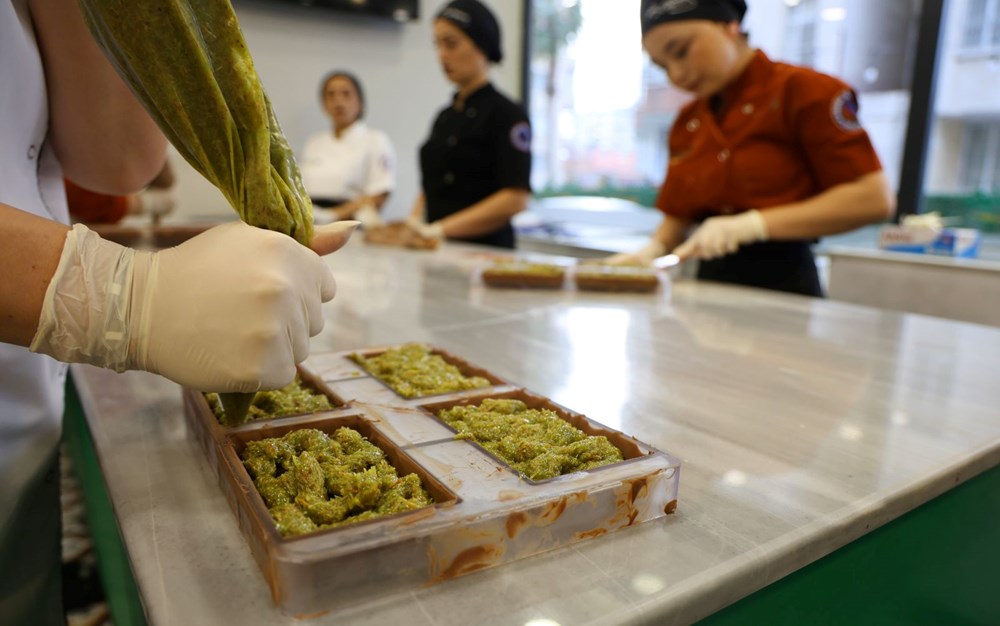 "Cennet Çamuru"nu yeniden yorumladı: Dubai çikolatası çılgınlığı bitti, bu da Adana çikolatası - 4