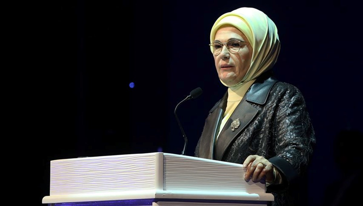 Emine Erdoğan'dan sigara uyarısı Emine Erdoğan'dan sigara uyarısı
