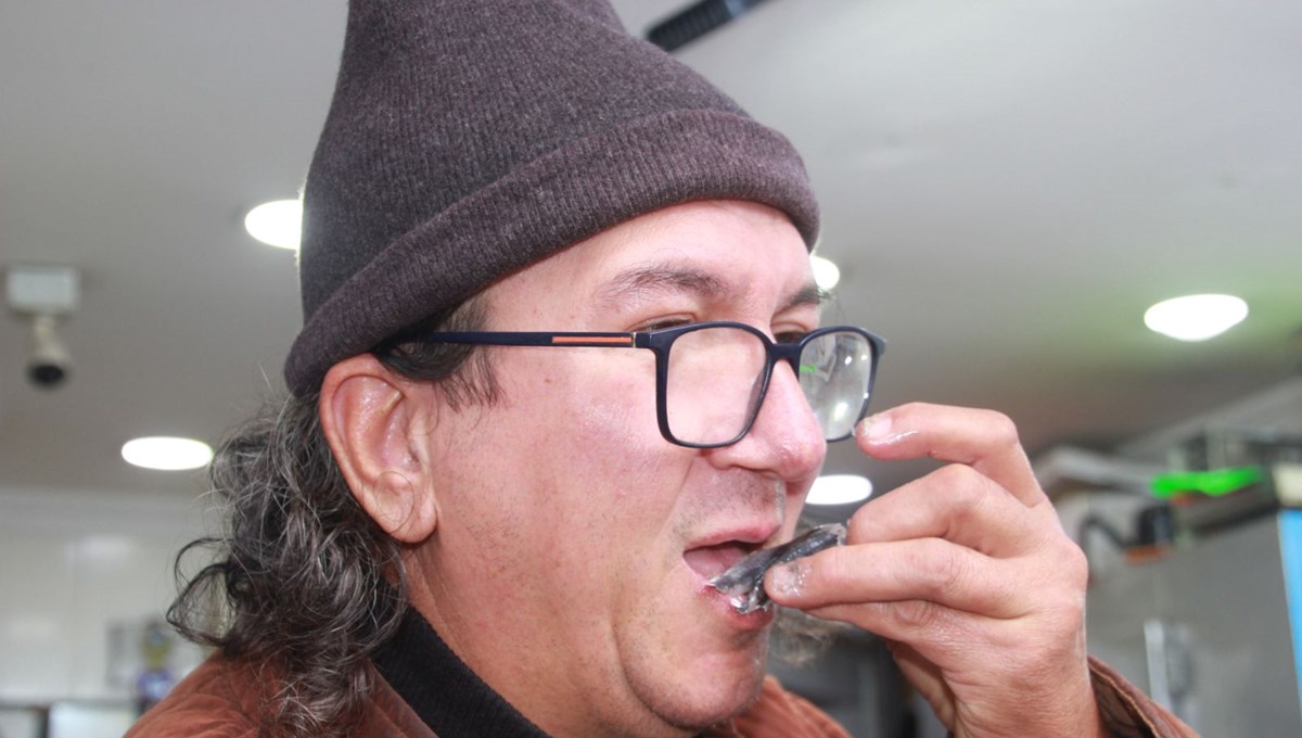 70 liraya düştü, yüz güldürdü: Tezgahtan alıp çiğ yediler