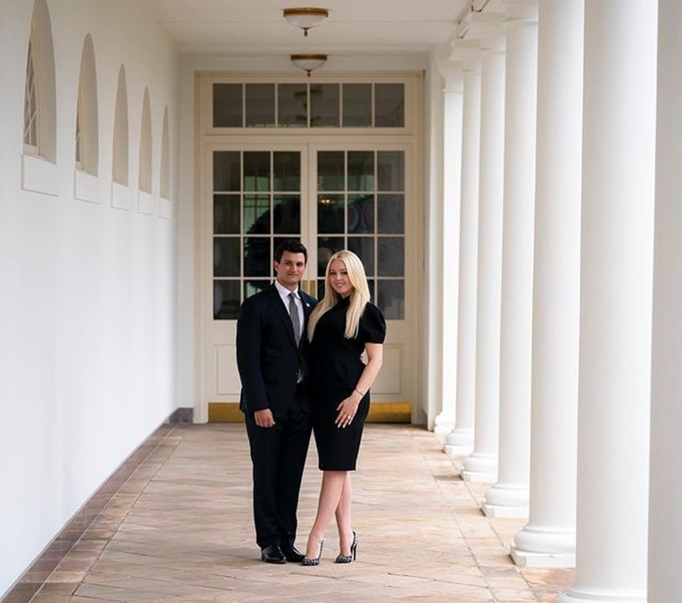 Tiffany Trump, babasının son görev gününde Beyaz Saray'da nişanlandı - 1
