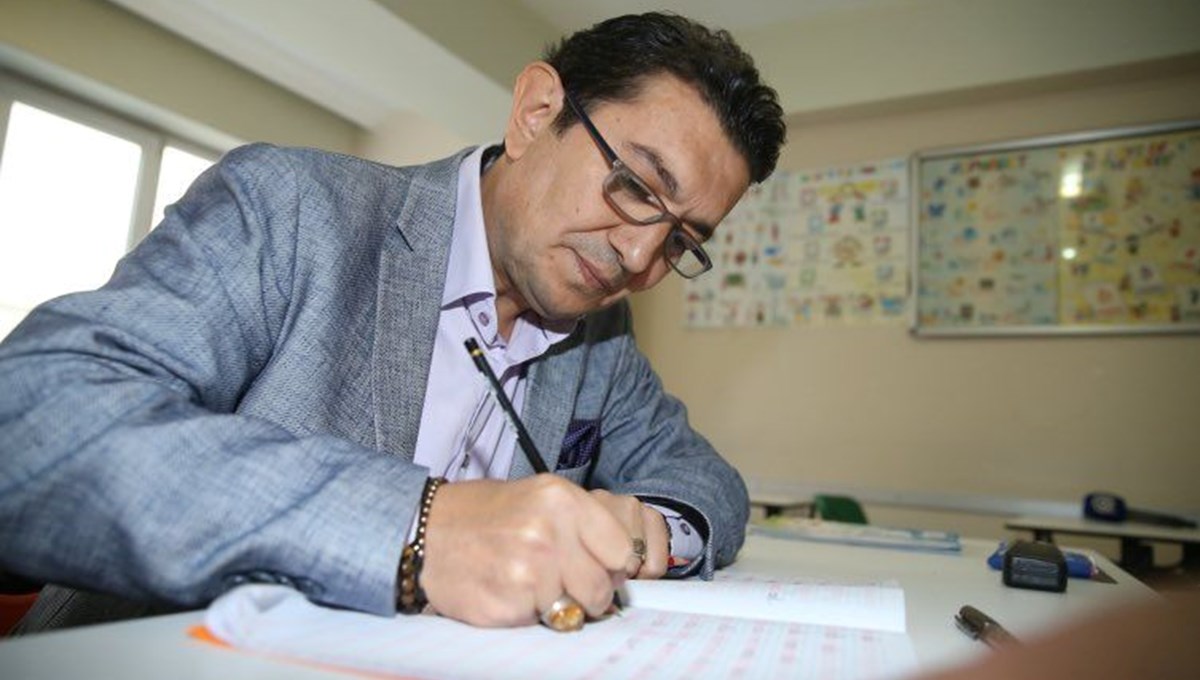 Hafızasını kaybeden iş insanı yeniden okuma yazma öğreniyor Hafızasını kaybeden iş insanı yeniden okuma yazma öğreniyor
