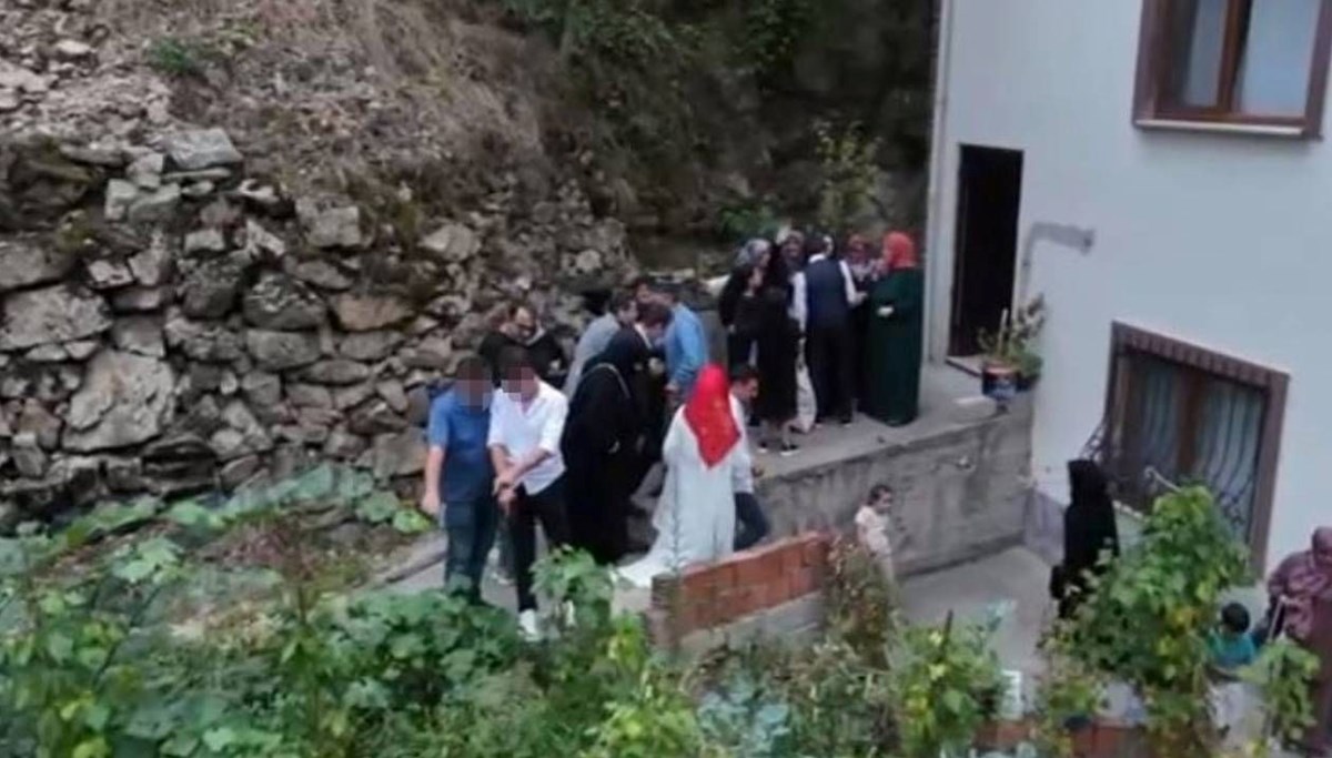 Kana bulanan düğünün görüntüsü