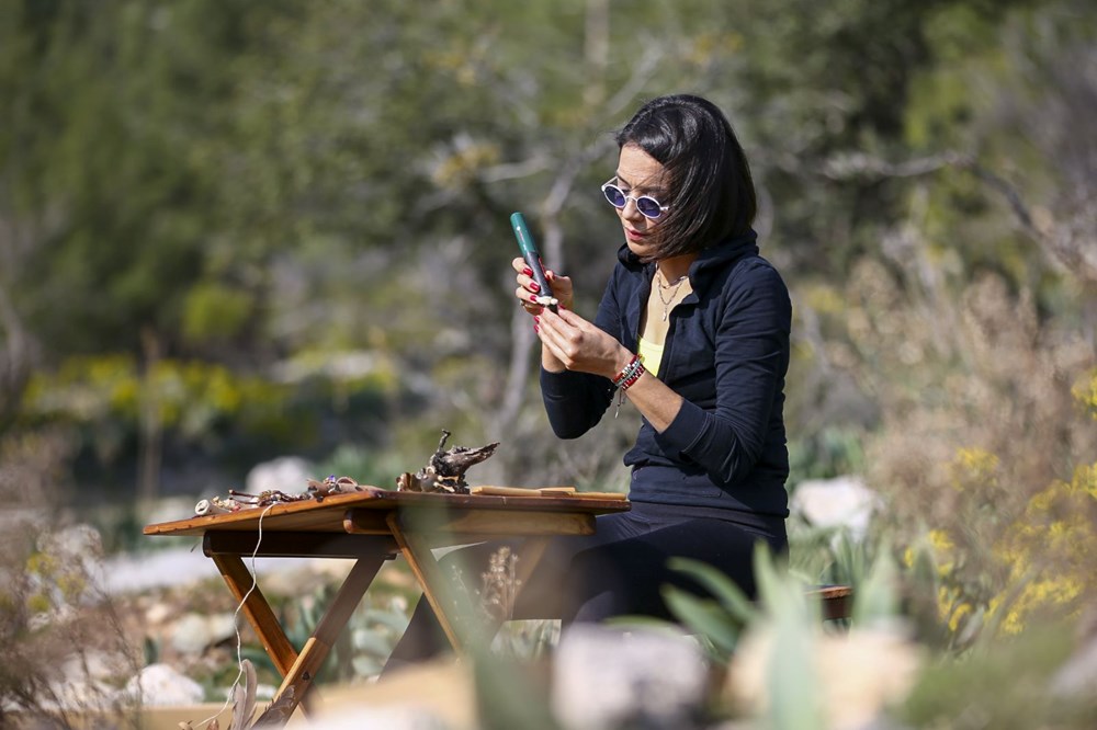 Doğadan tek tek topluyor: Tohum, ağaç kabuğu, dal ve kurumuş bitkilerden sanat eseri - 5