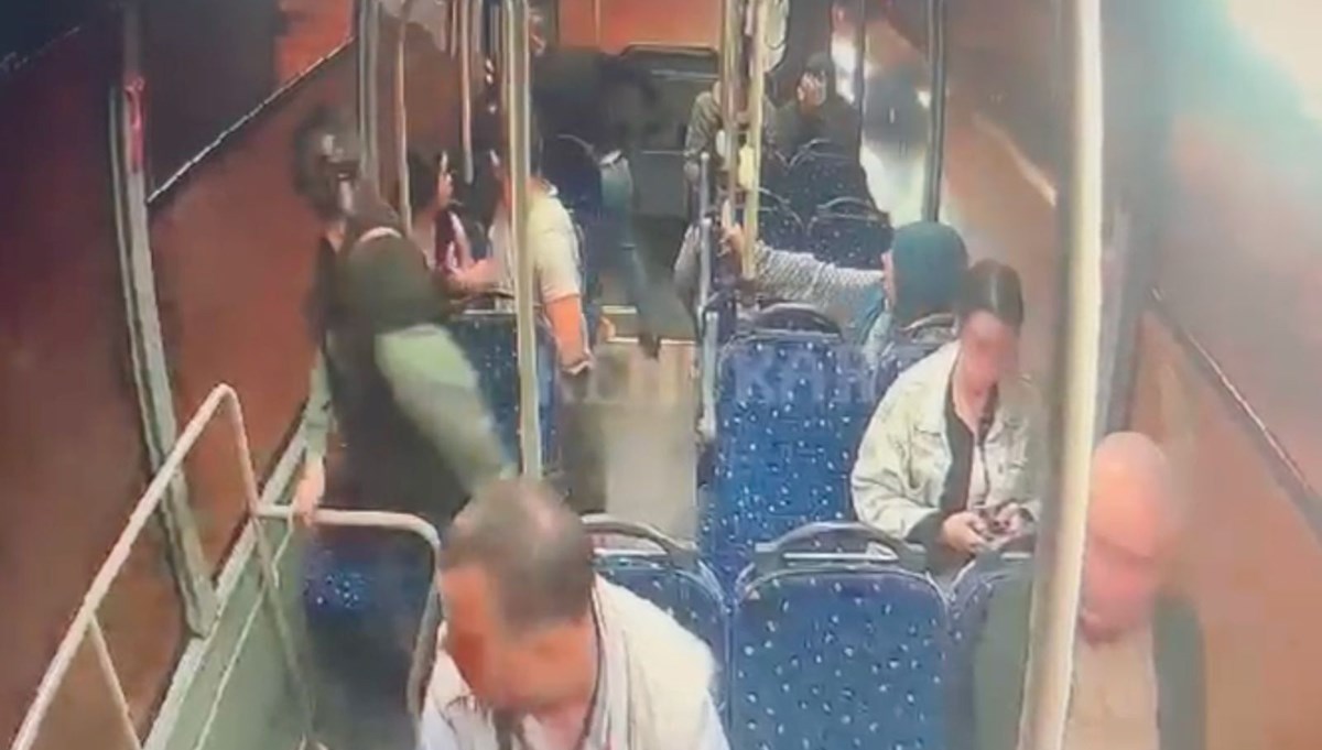Halk otobüsünde onlarca kişinin yanında cinayet Halk otobüsünde onlarca kişinin yanında cinayet