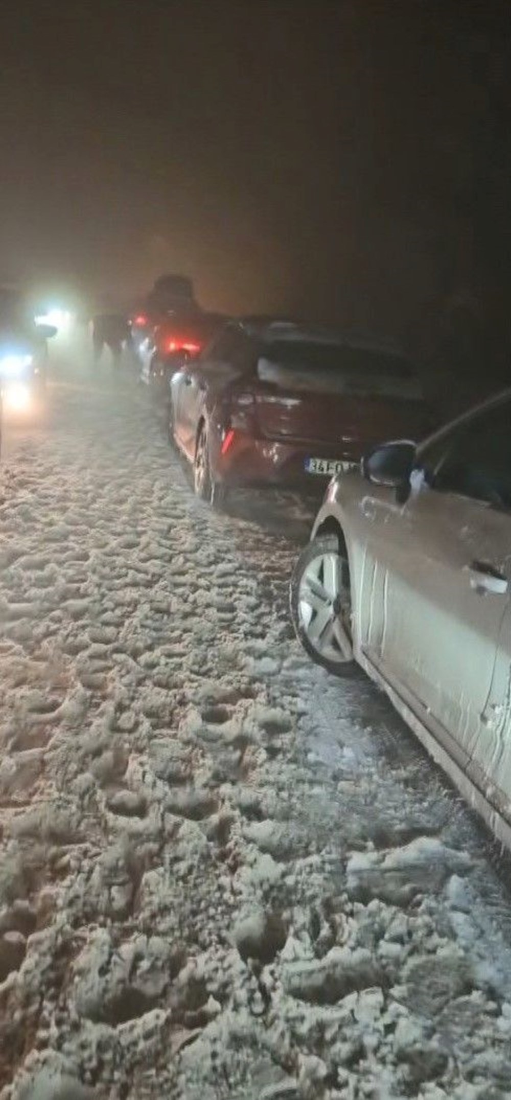 Kartepe'de hafta sonu yoğunluğu: Yüzlerce araç yolda mahsur kaldı - 7