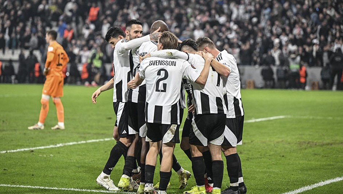 Beşiktaş'ın Antalyaspor maçı kamp kadrosu duyuruldu: 3 eksik Beşiktaş'ın Antalyaspor maçı kamp kadrosu duyuruldu: 3 eksik