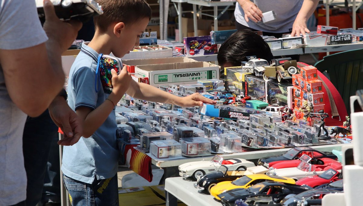 Minyatür Otomobil Fuarı başladı: 30 bin araç sergileniyor Minyatür Otomobil Fuarı başladı: 30 bin araç sergileniyor