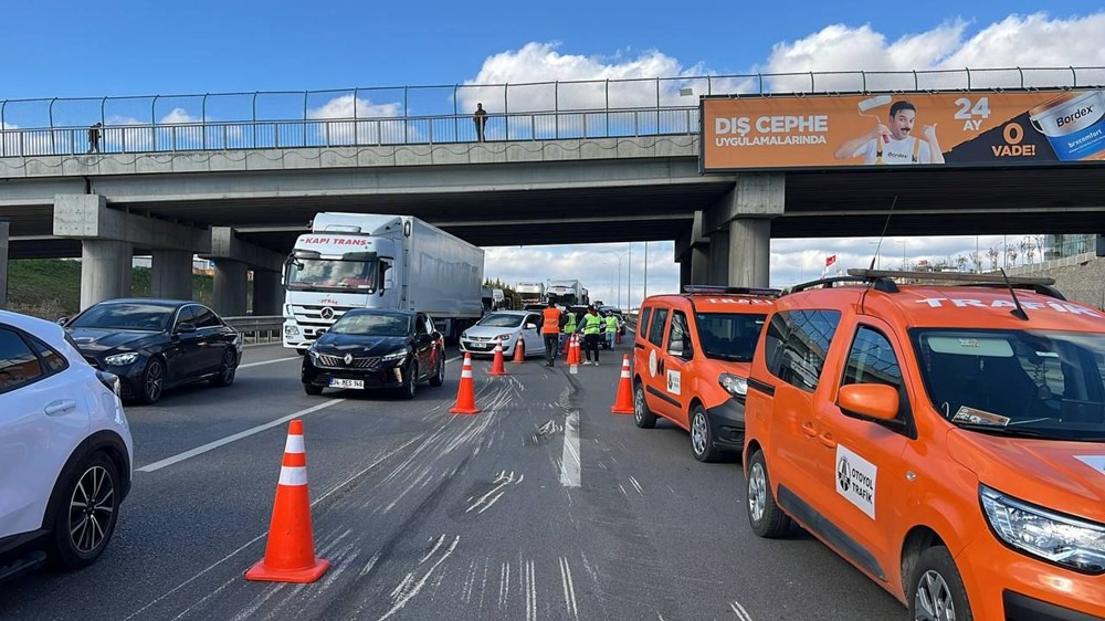 Otoyolda trafiği durduran kaza: Ankara yönünde uzun araç
kuyrukları oluştu - 3