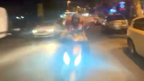 İki motosikletli kafa kafaya çarpıştı
