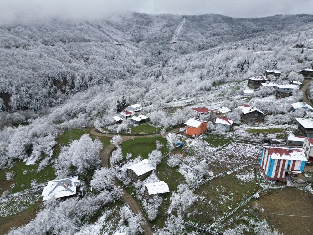 İki mevsim bir ortada: Nisan ayında kar yağdı 73 wdE6BABpWUWkatyiqO4aww