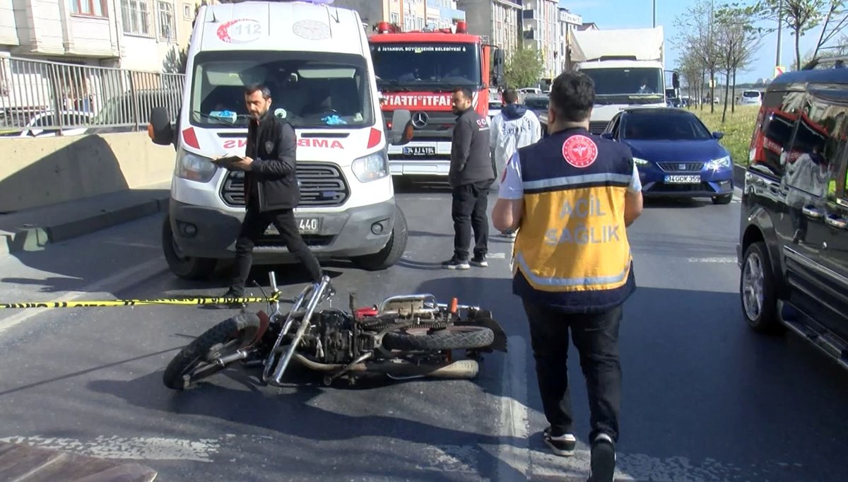 Sultangazi'de duvar ile tabela arasına sıkışan motosikletli hayatını kaybetti