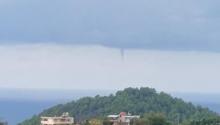 Antlaya'da denizde hortum