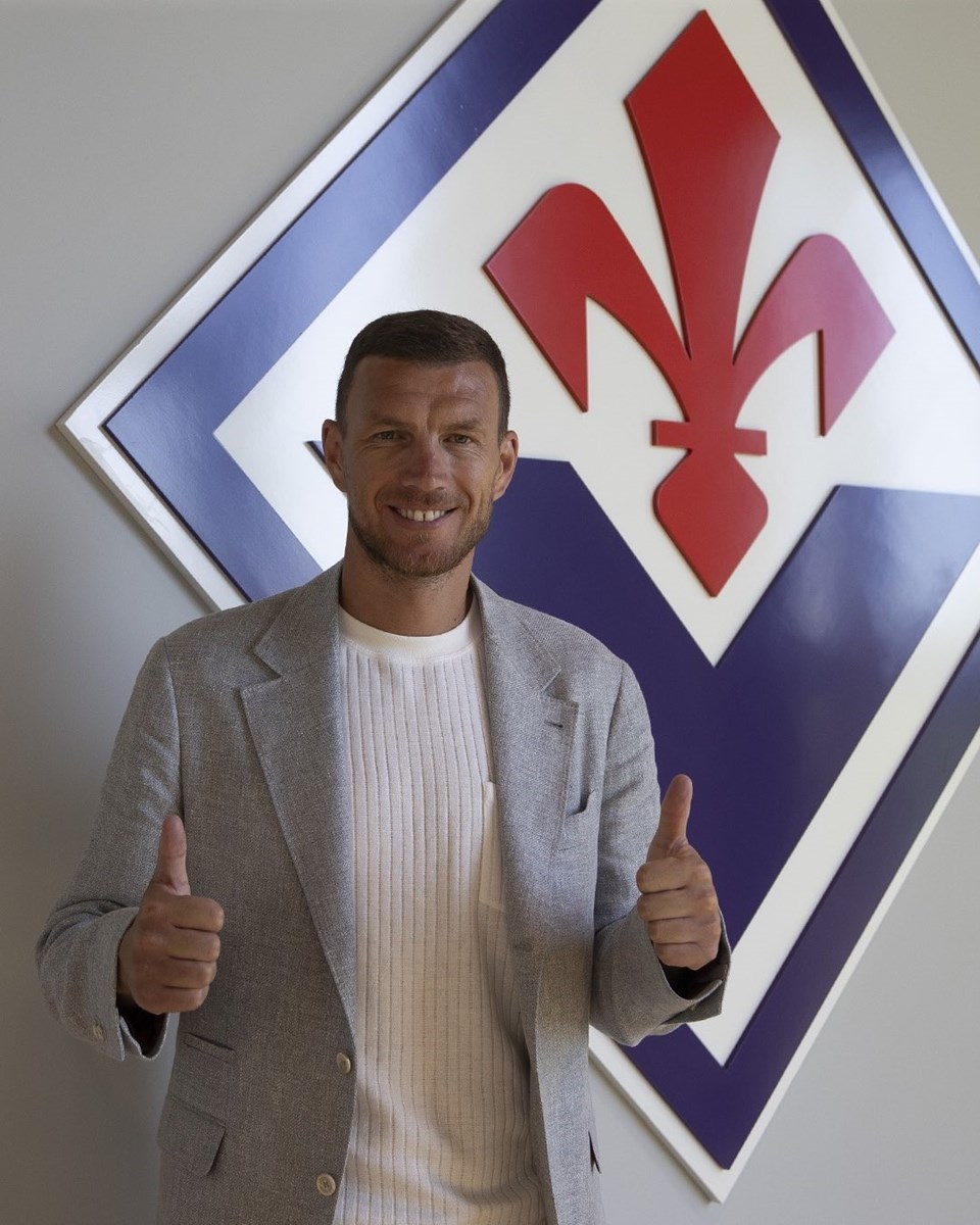 39 yaşındaki Dzeko, yeni takımına imzayı attı - 1