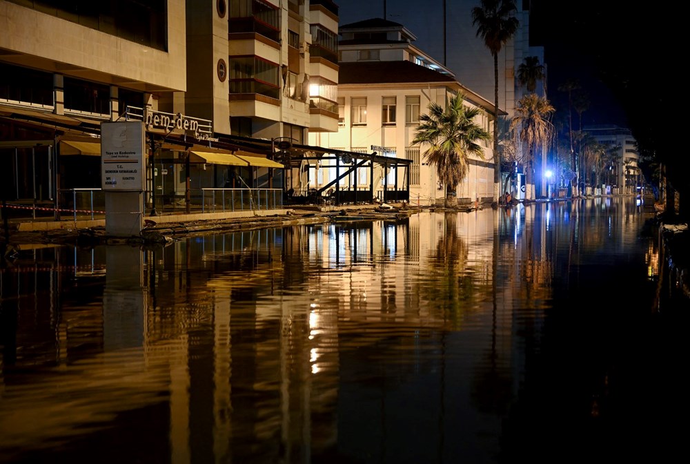 İskenderun'da deniz seviyesi yükseldi, caddeler su altına kaldı - 15
