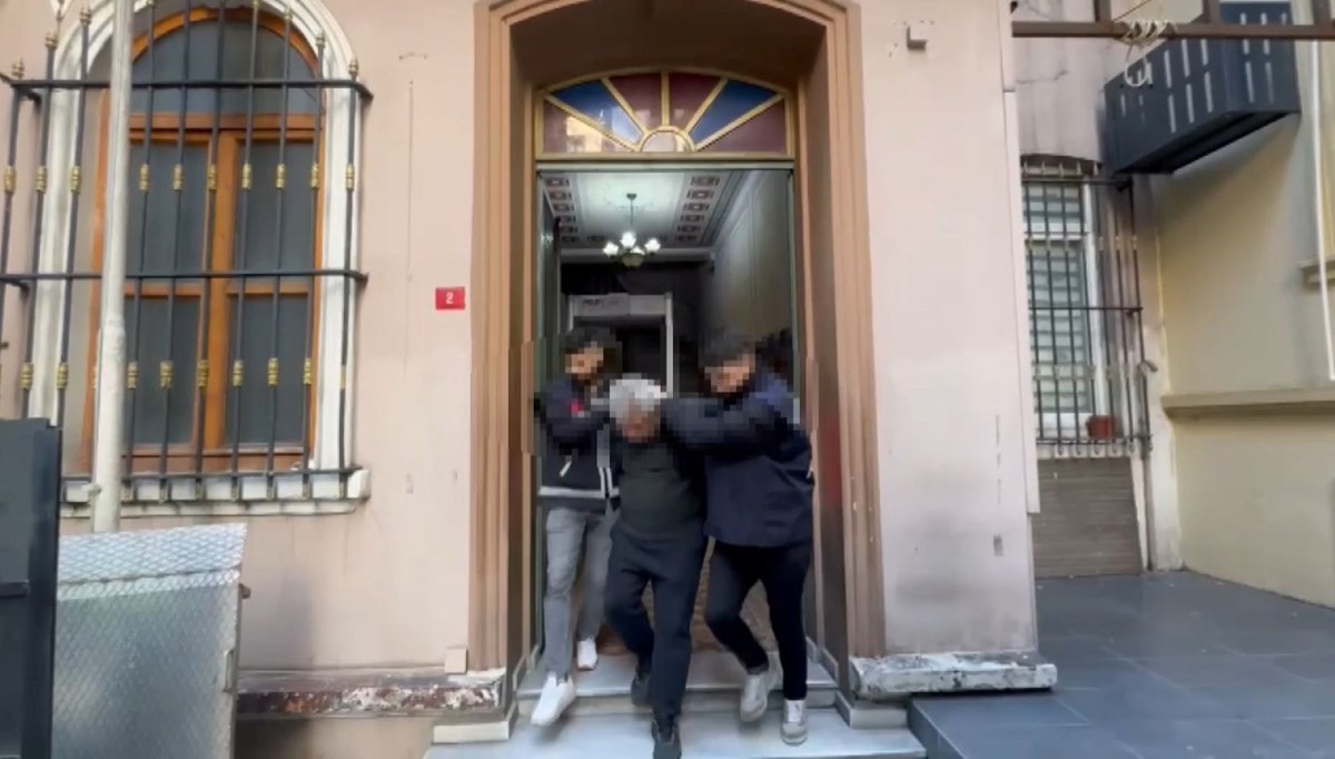 Beyoğlu'nda evlat dehşeti: Yaşlı annesini döverek öldürdü Beyoğlu'nda evlat dehşeti: Yaşlı annesini döverek öldürdü