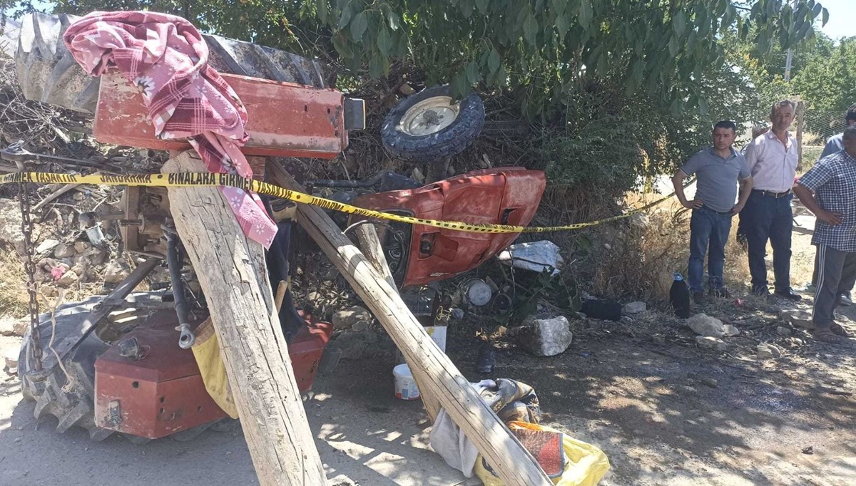 Devrilen traktörün sürücüsü hayatını kaybetti Devrilen traktörün sürücüsü hayatını kaybetti