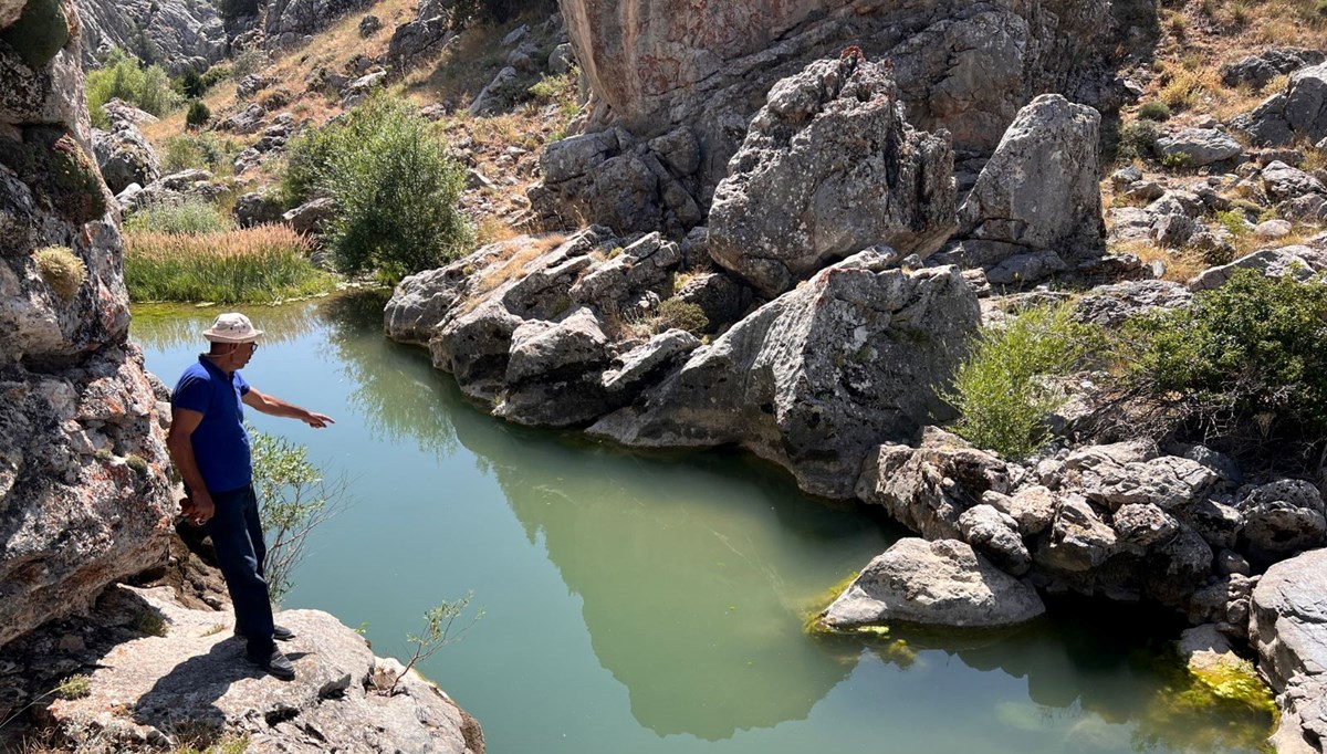 Kayaların arasında oluştu: Manzarasıyla büyülüyor
