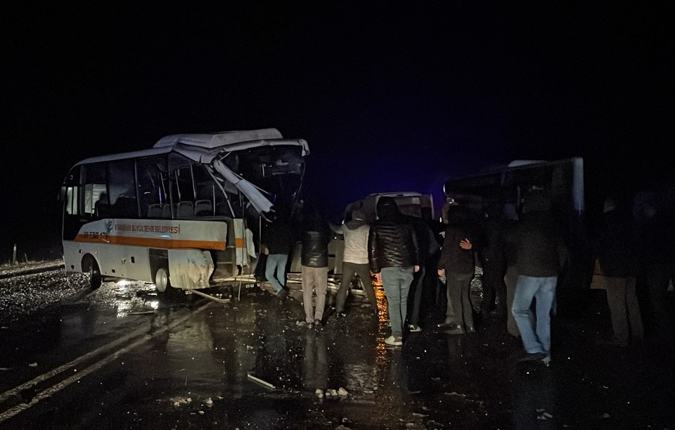 Eskişehir'de 2 belediye otobüsü ile 1 karavan çarpıştı: 14 yaralı - 1