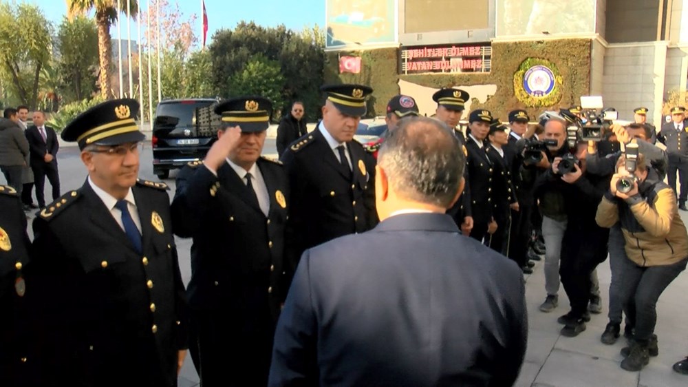 İstanbul Emniyeti’nde devir teslim töreni: Yeni Emniyet Müdürü Selami Yıldız’dan ilk mesaj - 3