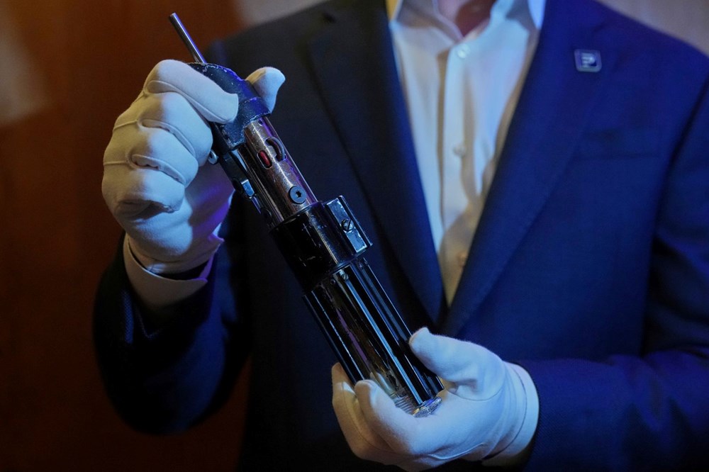 Darth Vader'ın ışın kılıcı 3.65 milyon dolara satıldı - 3