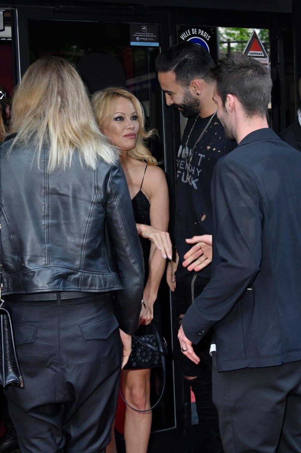 Pamela Anderson: Adil Rami bana şiddet uyguladı - 1