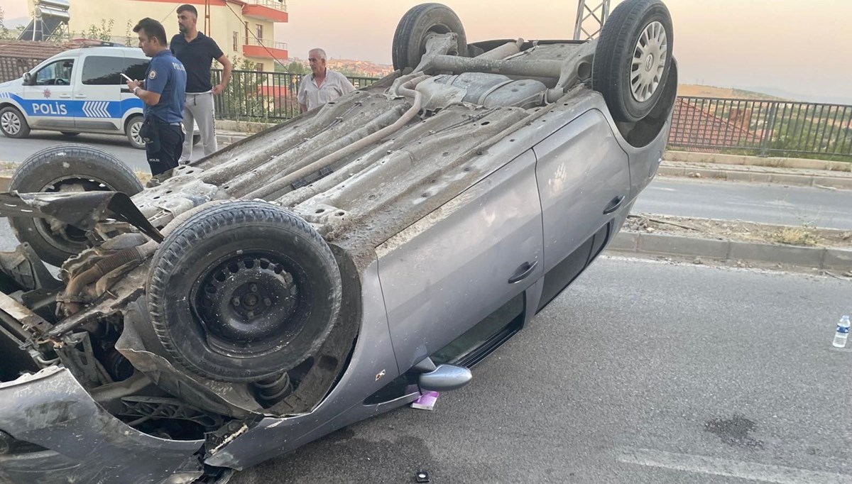 Kontrolden çıkan otomobil ters döndü: 2 yaralı Kontrolden çıkan otomobil ters döndü: 2 yaralı