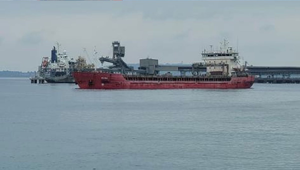 Çanakkale Boğazı girişinde kargo gemisi karaya oturdu