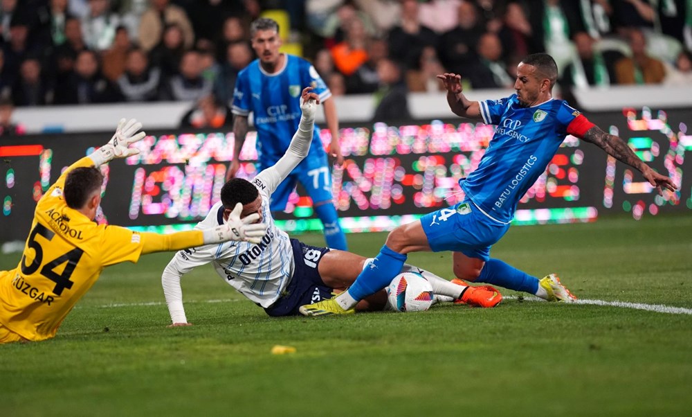 Fenerbahçe-Bodrum FK Maçında Şaşırtan An: Gol Sonrası Tüm Takım Kaleciye Yöneldi! 83 whuHB 0i3UerXYdcZHQV3w