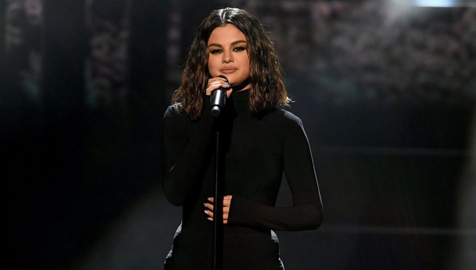 Selena Gomez'in yeni dövmesi: Rare