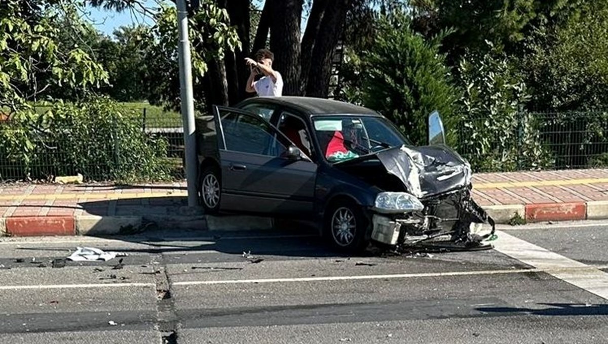 Üç aracın karıştığı kazada 5 yaralı Üç aracın karıştığı kazada 5 yaralı