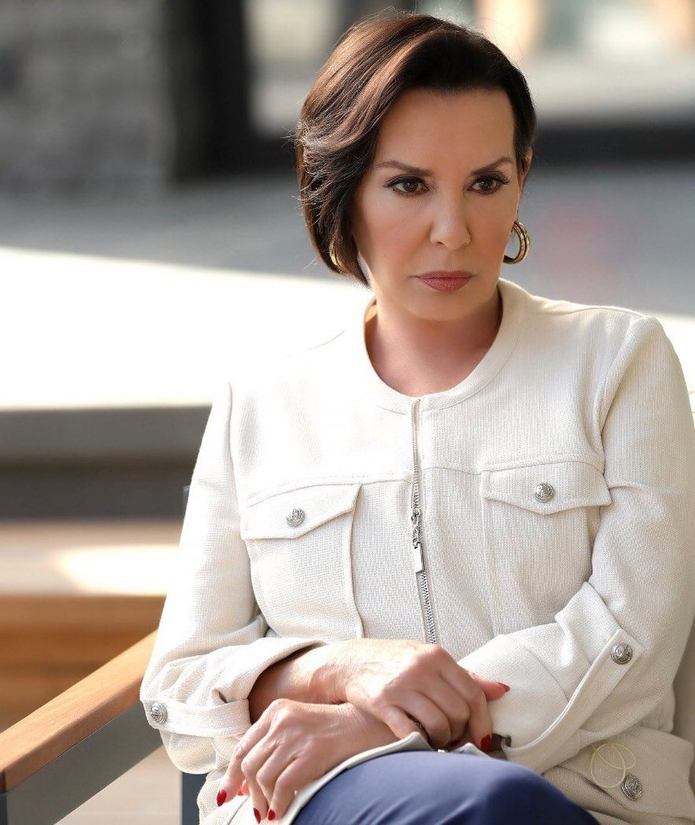 Demet Özdemir takipçilerini geçmişe götürdü (Ünlülerin çocukluk ve gençlik halleri) 146 wj5iepkOfUqKCvl5k9K3dA