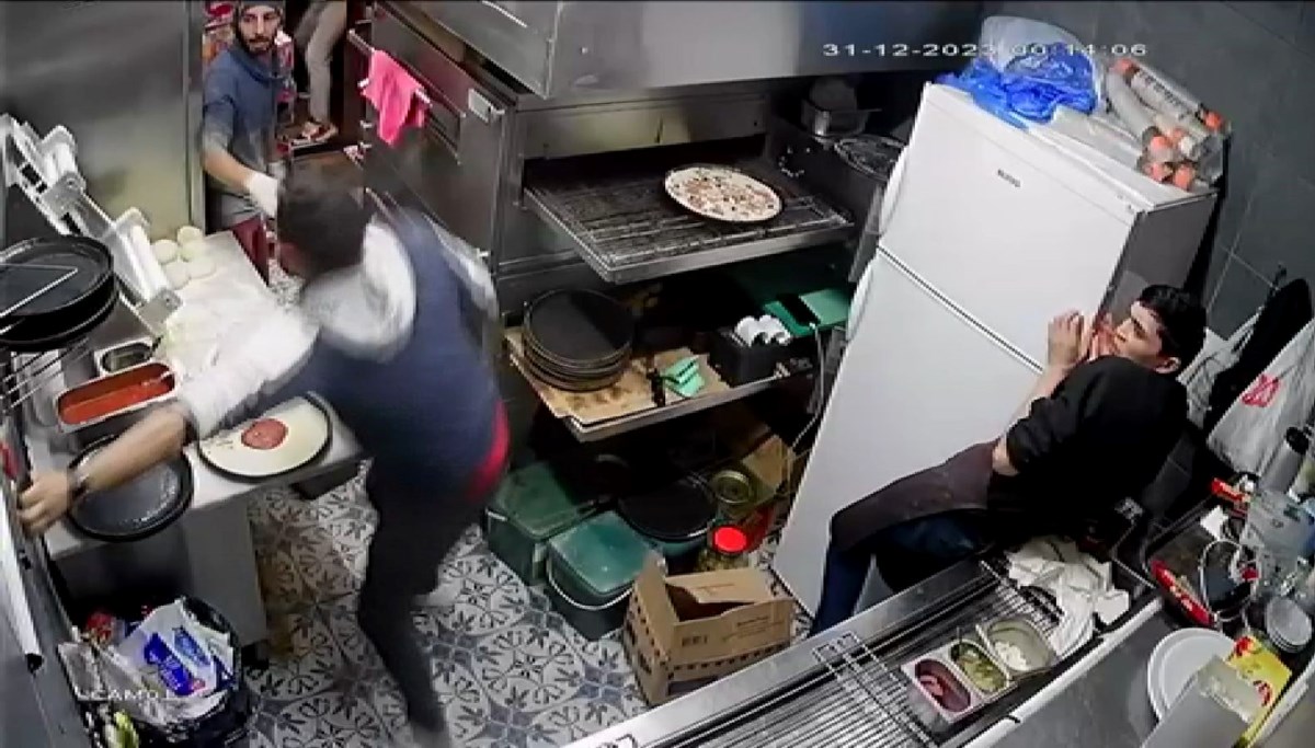 İstanbul’da pizzacıya park yeri baskını: 2 yaralı İstanbul’da pizzacıya park yeri baskını: 2 yaralı