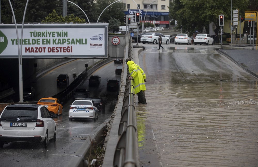 Ankara'da şiddetli sağanak: Yollar göle döndü, evleri su bastı - 10